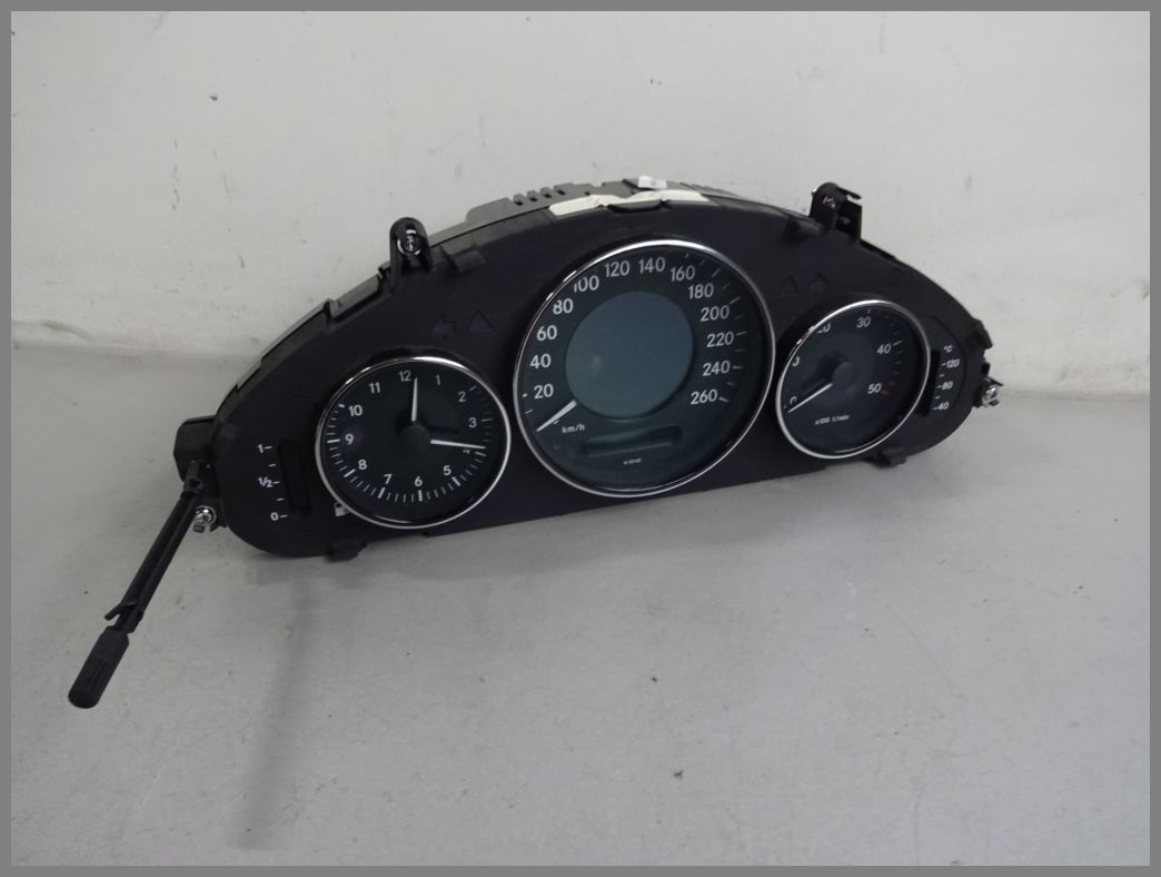 Mercedes Benz W219 Speedometer Instrument Cluster 2195403711 Vdo 110.080.328 / 004 Original | C219 | Cls-Class | Mercedes Spare Parts | Benzshop.de