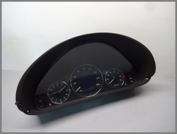 Mercedes Benz MB W209 Tachometer Kombiinstrument 2095405411 VDO 110.080.251/012