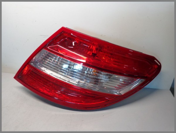 Mercedes Benz W204 Limo rear light taillight RIGHT 2049068402 original