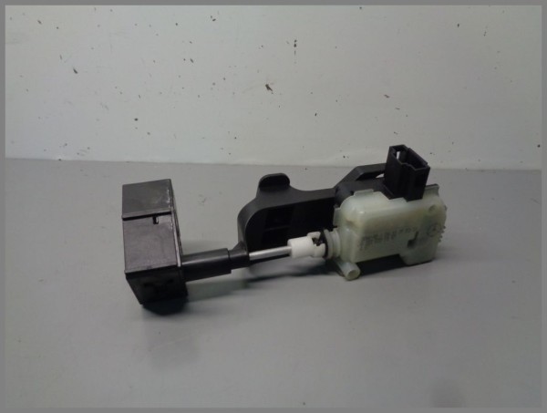 Mercedes Benz R171 SLK Tankdeckelveriegelung Motor 1716390014 Original