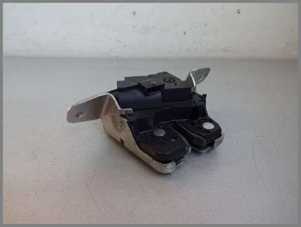 Mercedes Benz W204 W212 E-Class Tailgate Lock 2047400735 Original