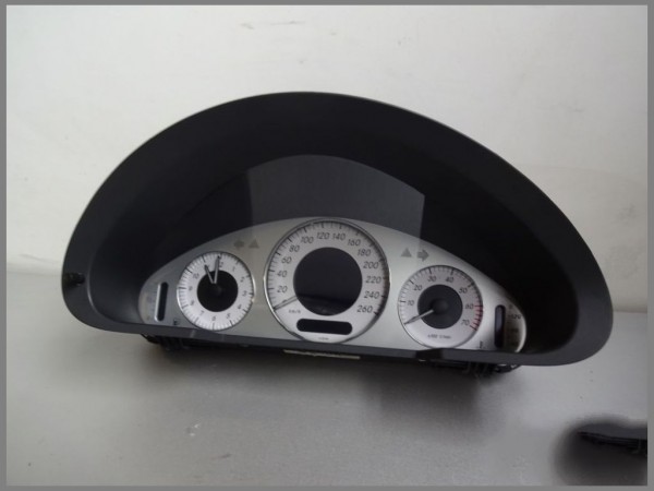 Mercedes Benz W211 speedometer instrument cluster 2115403011 VDO 110080004/023 AVANTGARDE