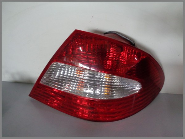 Mercedes Benz W209 CLK Rückleuchte Rücklicht HINTEN RECHTS 2098201464 Original