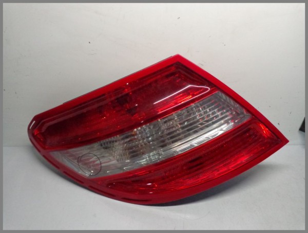Mercedes Benz W204 Limo taillight taillight left 2048200164 broken