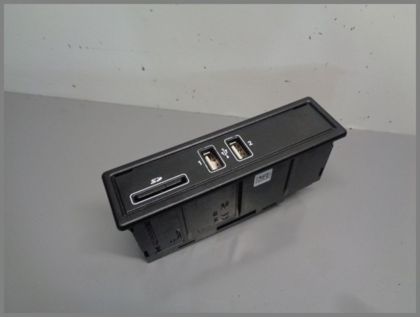 Mercedes Benz MB W205 C-Klasse Anschluss USB 12V doppelsteckdose Blende 2058200226