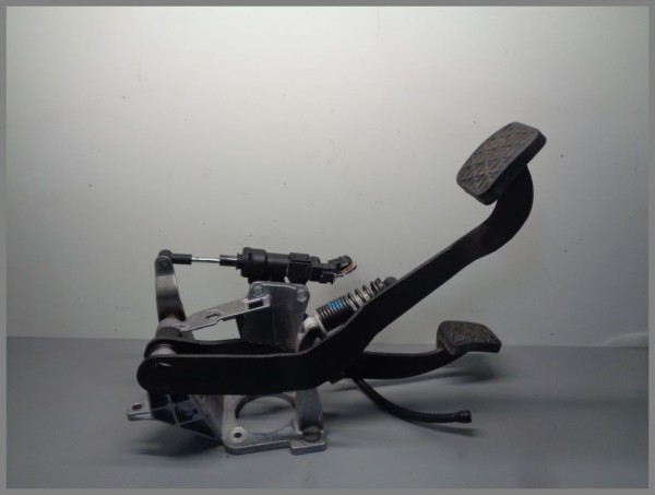 Mercedes Benz MB W205 C-Class Pedal Block Brake Pedal Clutch Pedal 2052910101