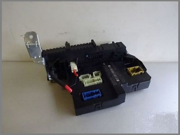 Mercedes Benz W204 control unit central control unit 2045457201 HELLA 5DK009225-52