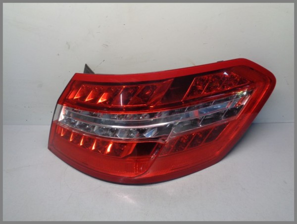 Mercedes Benz W212 sedan rear light taillight right 2129066901 outside