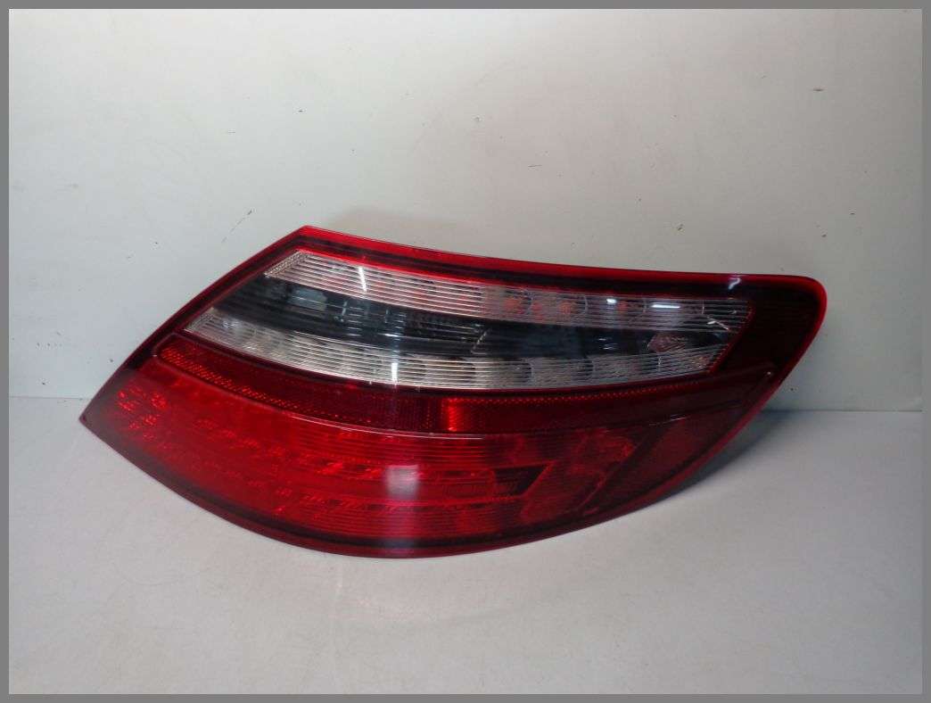 【R172 SLK200】右テールランプ A1729064000005 Mercedes-Benz SLK-Class Genuine Right Tail Light,Rear Lamp NEW