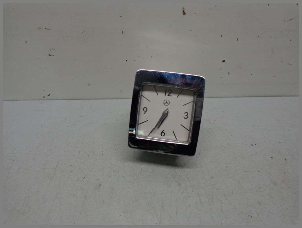 メルセデスベンツ純正部品　W212・W218時計 A218 827 00 00 A2188270000 MERCEDES Analog Watch E-class W212 CLS W218 Car