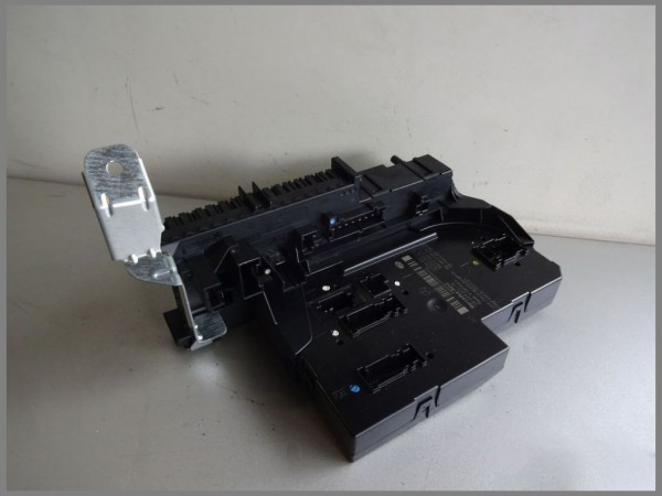 Mercedes Benz W204 control unit SAM 2049001202 Fuse box HELLA Original