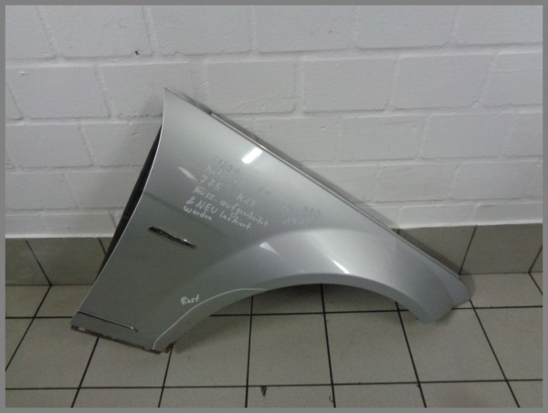 Mercedes Benz W204 fender right 775 Silver 2048801418 original damaged K17 -rust-