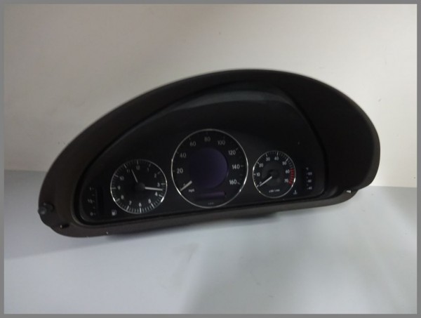 Mercedes Benz MB W209 Tachometer Kombiinstrument 2095403211 VDO 110.080.251/002