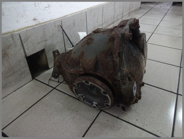 Mercedes Benz R170 320 V6 differential 173tkm rear axle drive 3.27 2103503014
