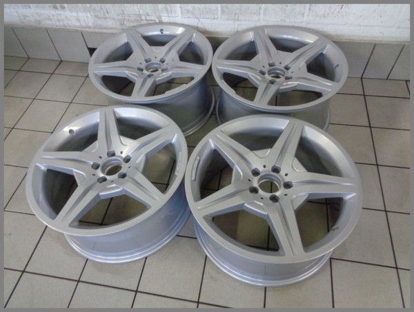 Mercedes R230 SL For sale here is a set of Mercedes Benz rims from a R230 SL. Wheels 8,5x18 ET35 2304012502 &amp; 9,5x18 ET40 2304012602 B1440