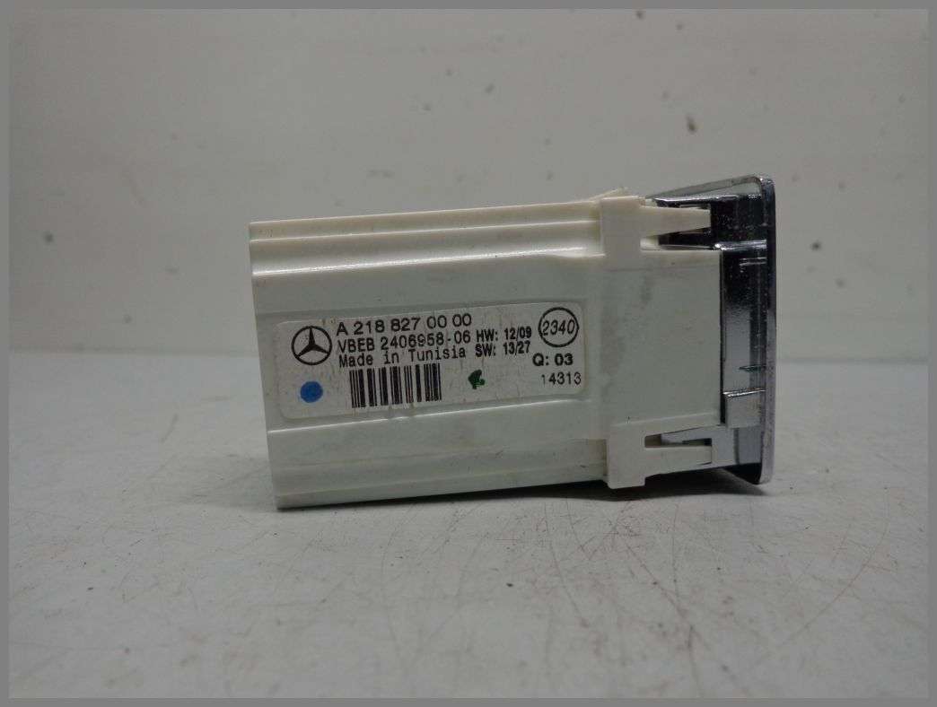 メルセデスベンツ純正部品　W212・W218時計 A218 827 00 00 A2188270000 MERCEDES Analog Watch E-class W212 CLS W218 Car
