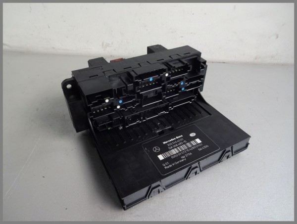 Mercedes Benz MB W203 C-Class SAM control unit Fuse box 2035454501