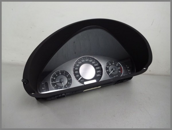 Mercedes Benz MB W209 CLK MOPF speedometer instrument cluster 2095406711 110.080.282 / 001