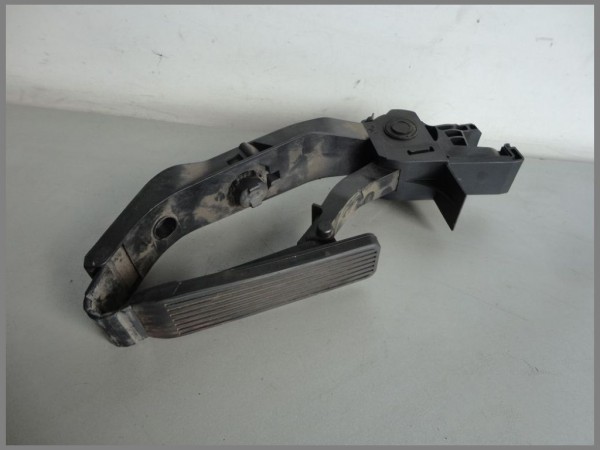 Mercedes Benz MB W203 C-Klasse 220CDI Gas Pedal Gaspedal 2033000104
