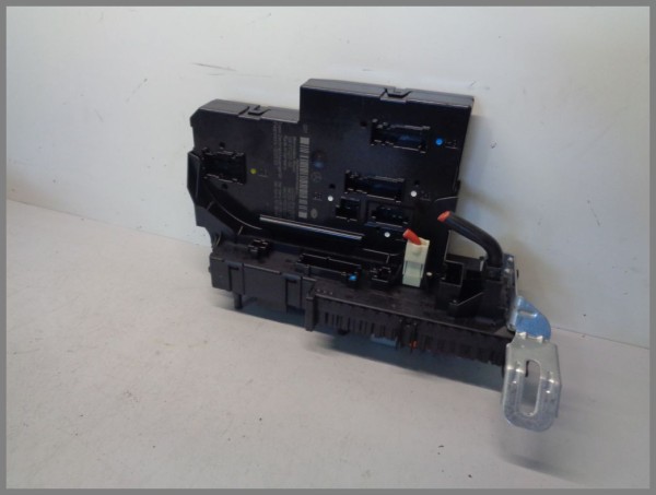 Mercedes Benz MB W204 C-Class SAM module control unit fuse box 2049060405