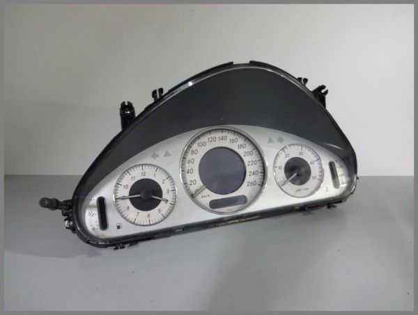 Mercedes Benz MB W211 Tacho Kombiinstrument 2115408947 VDO 110080284/038