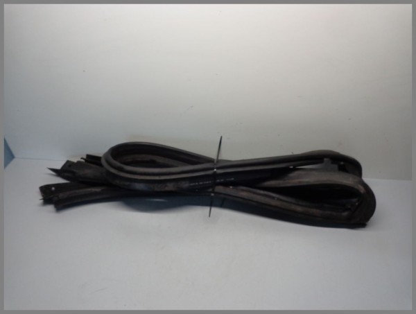 Mercedes Benz R171 Seal Windscreen Seal Frame Front 1717200178 Original