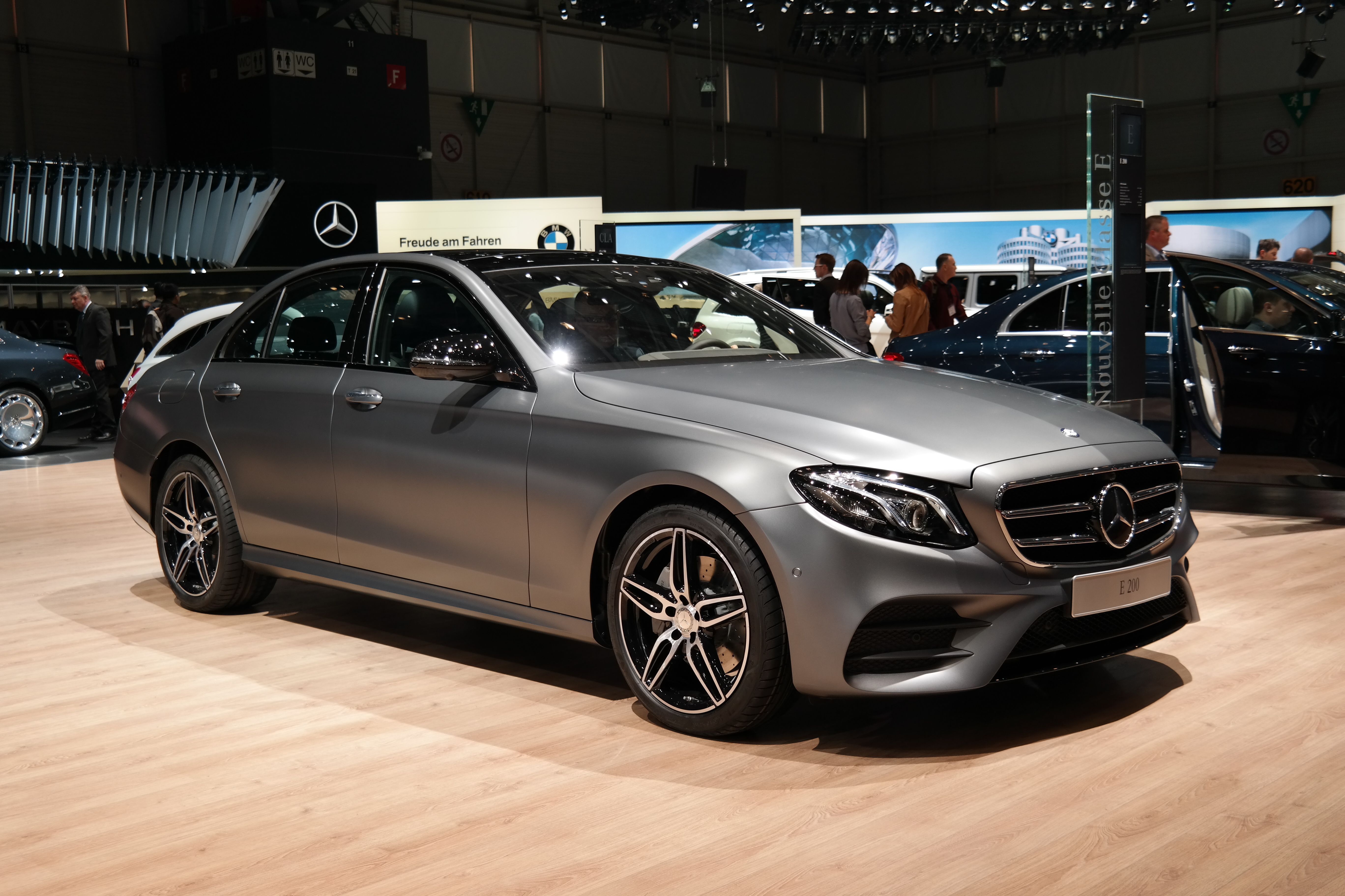 https://www.benzshop.de/media/image/f8/36/a2/W213_vorne.jpg